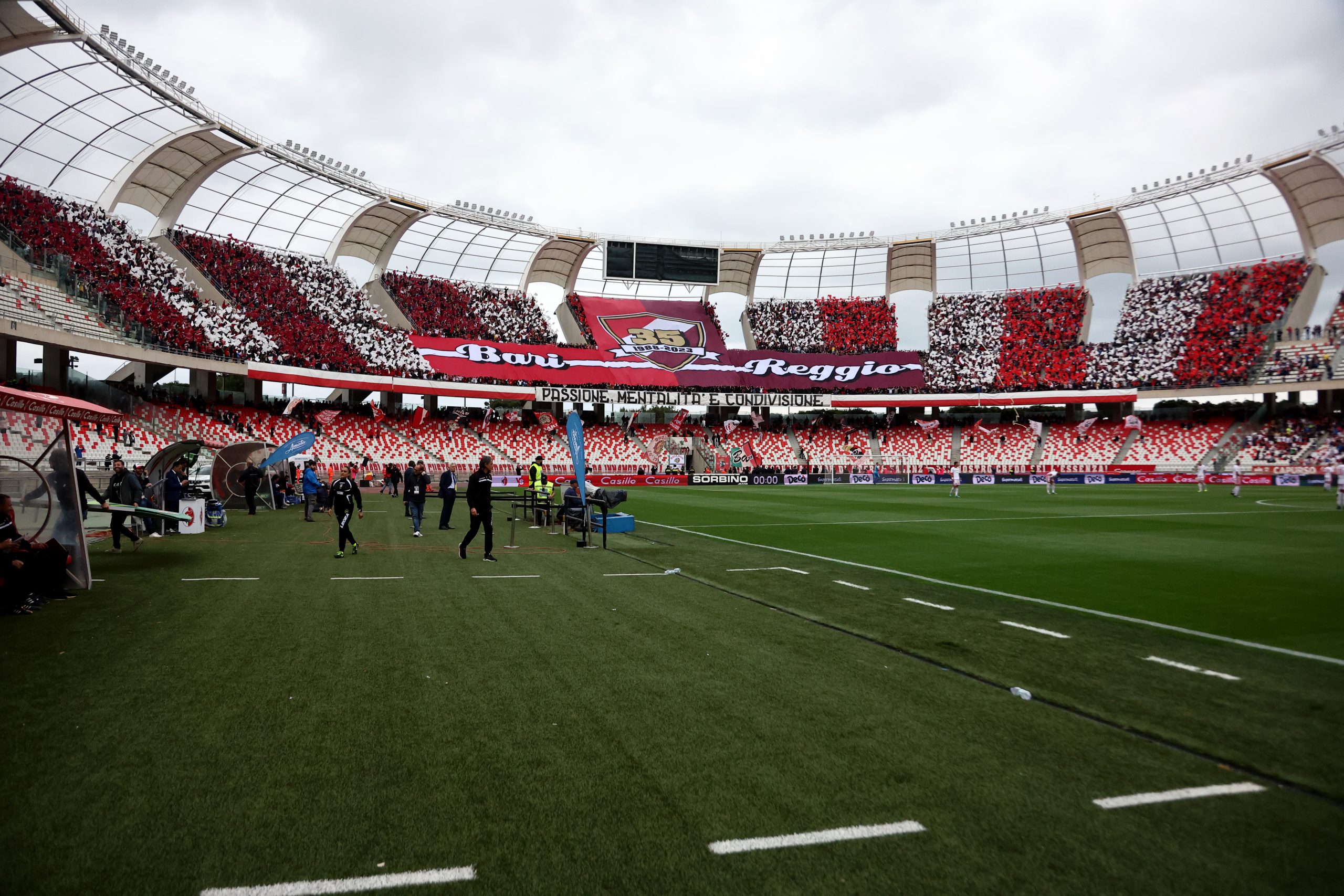 La strana stagione del Bari: è in zona playoff ma i tifosi sono delusi