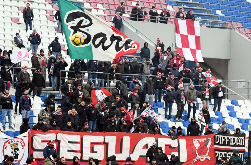 Tifoso aggredito a Bari: la Curva Nord si dissocia