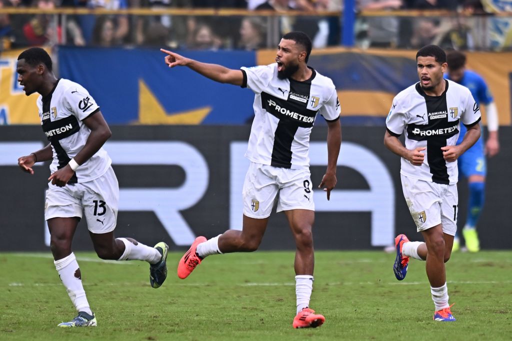 Bari punta Charpentier: duello con lo Spezia per l'attaccante del Parma