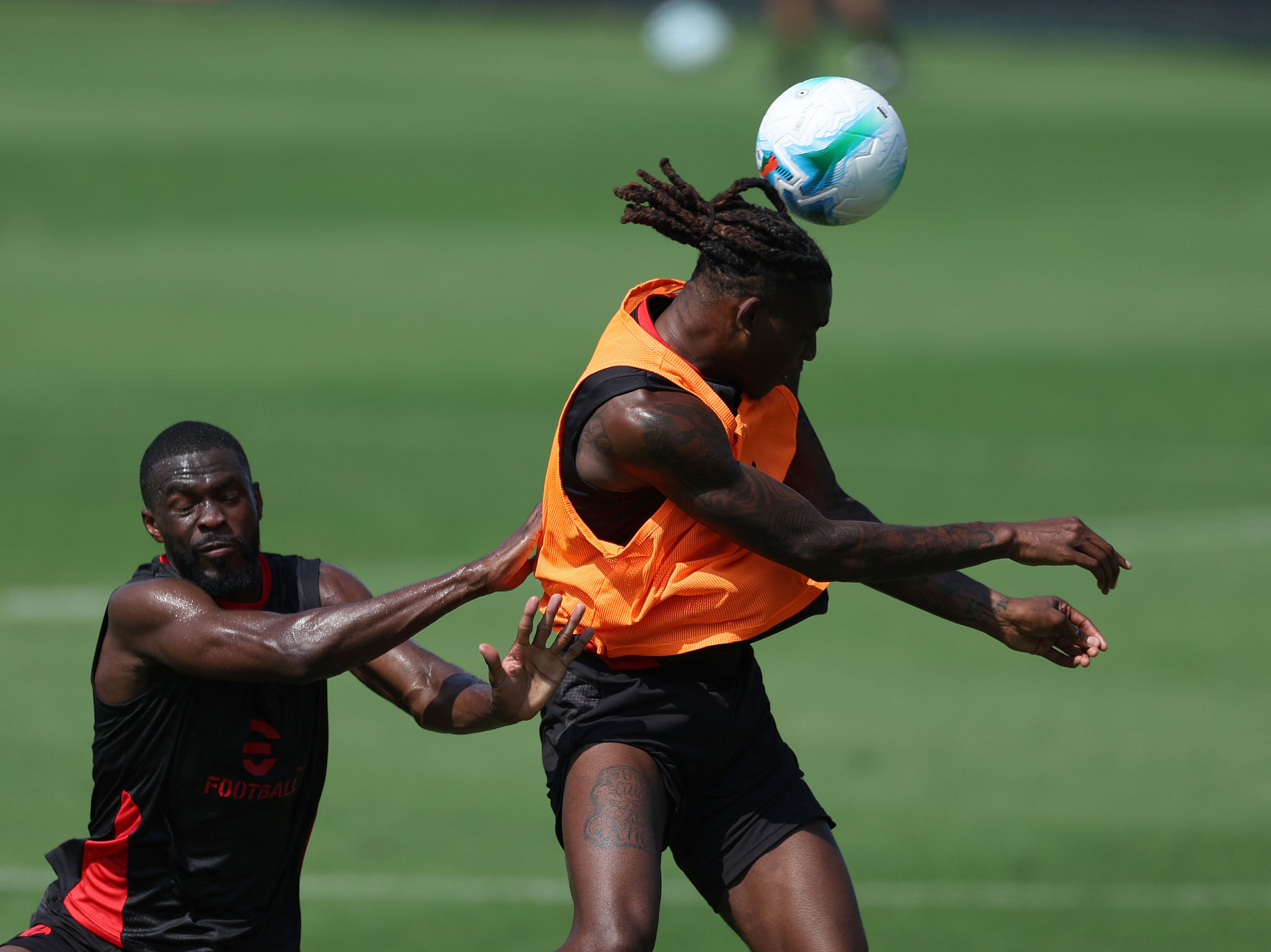 Milan beffato: Brown, terzino designato come erede di Theo, va al Fenerbahçe