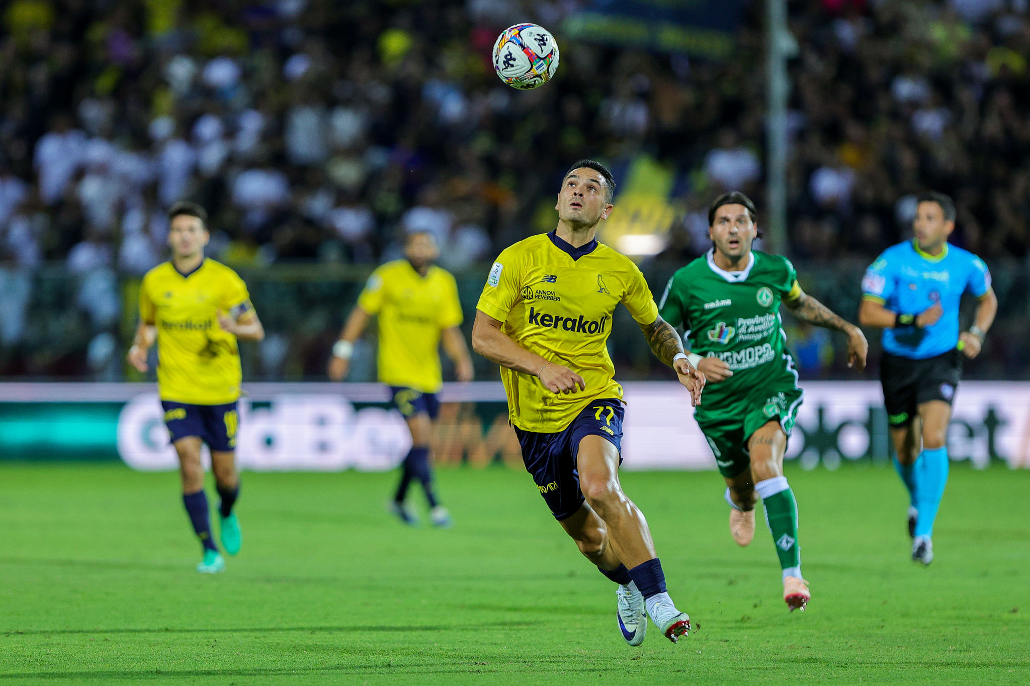 Modena, Tonoli in campo con mascherina dopo frattura al naso