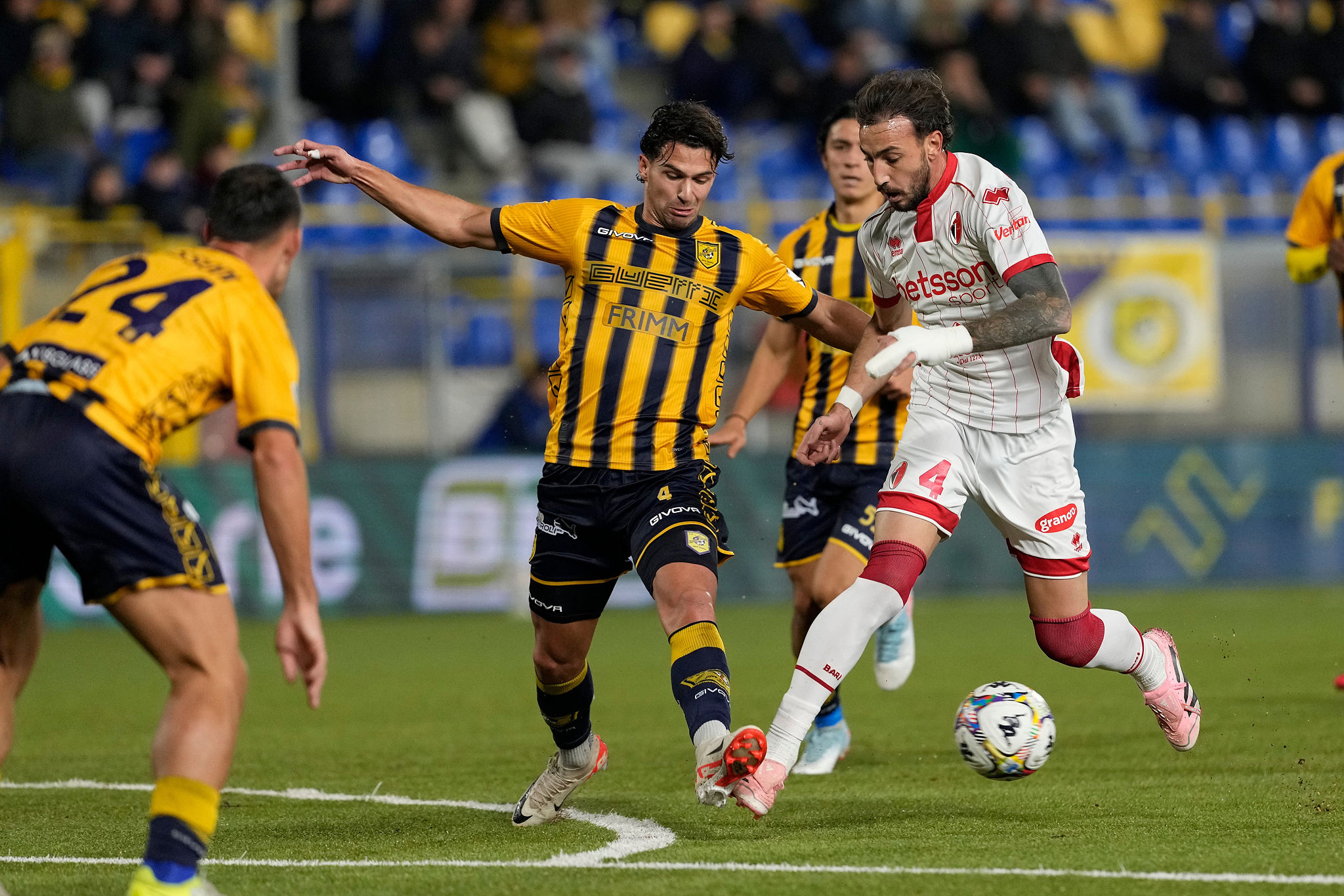 Bari in emergenza: difesa e centrocampo in difficoltà. Le ultime