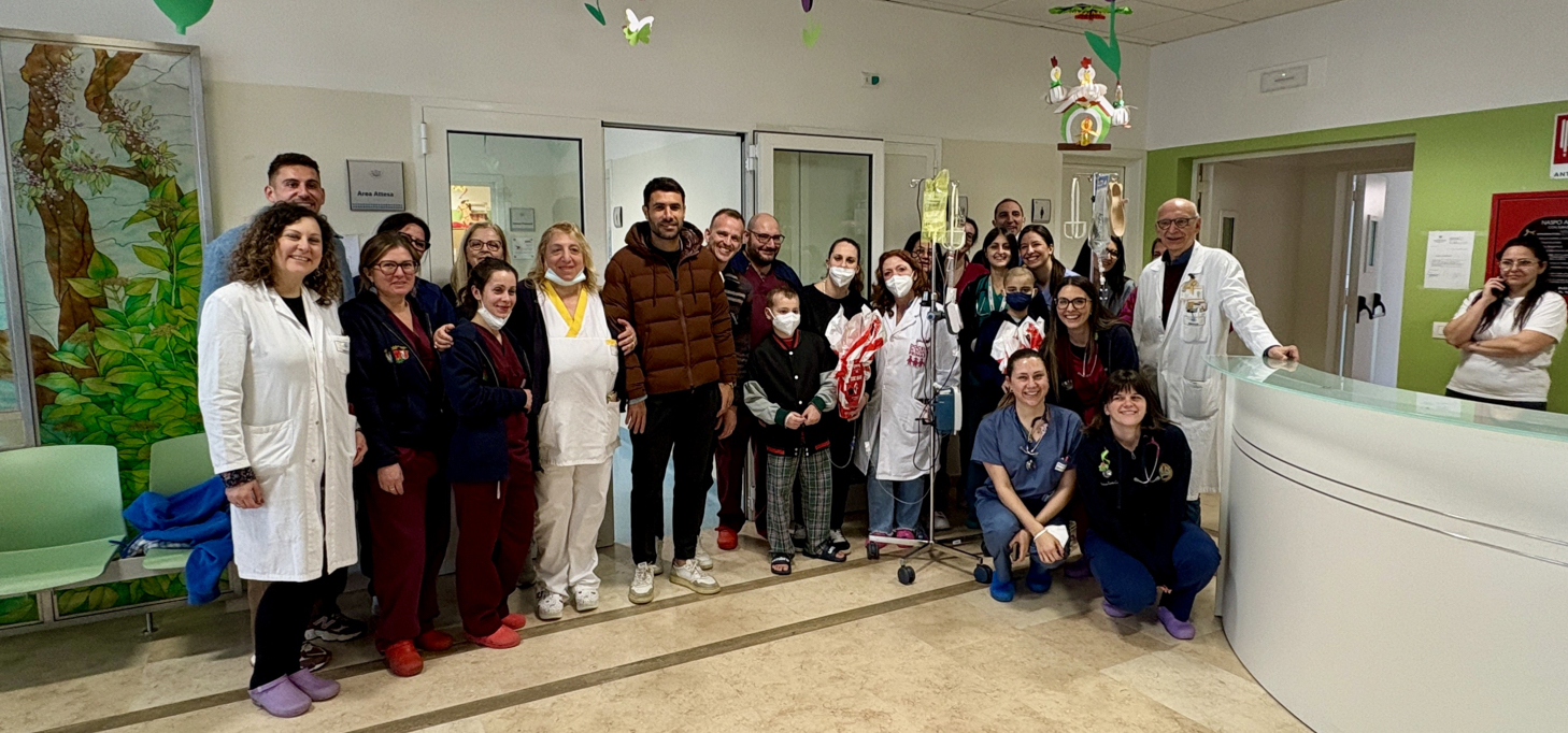 Bari in visita al Policlinico: sorrisi e uova di Pasqua per i piccoli pazienti