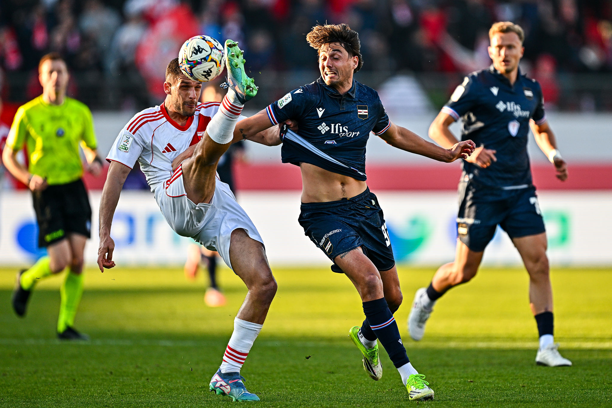 Tegola per Meroni, stagione a rischio: l'ex Bari potrebbe operarsi