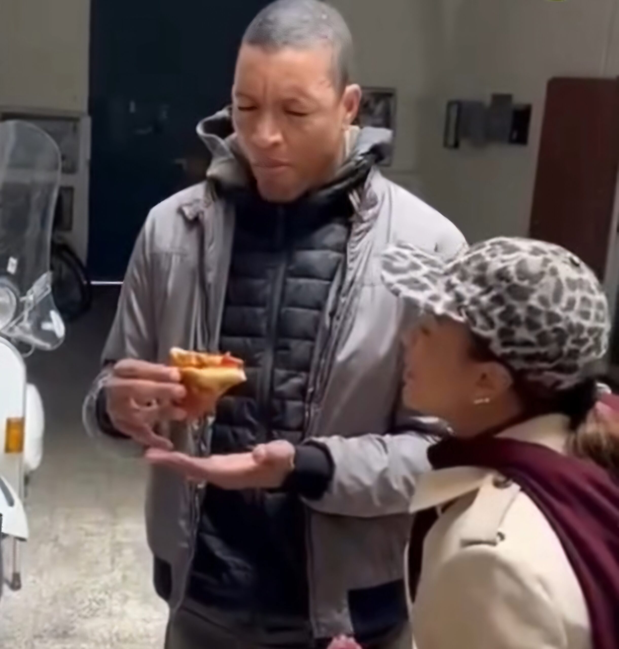 Dida a Bari per un evento benefico: selfie per la città