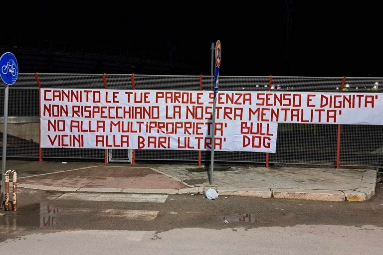Barletta, tifosi contro il sindaco Cannito: “Sul Bari parole senza dignità”