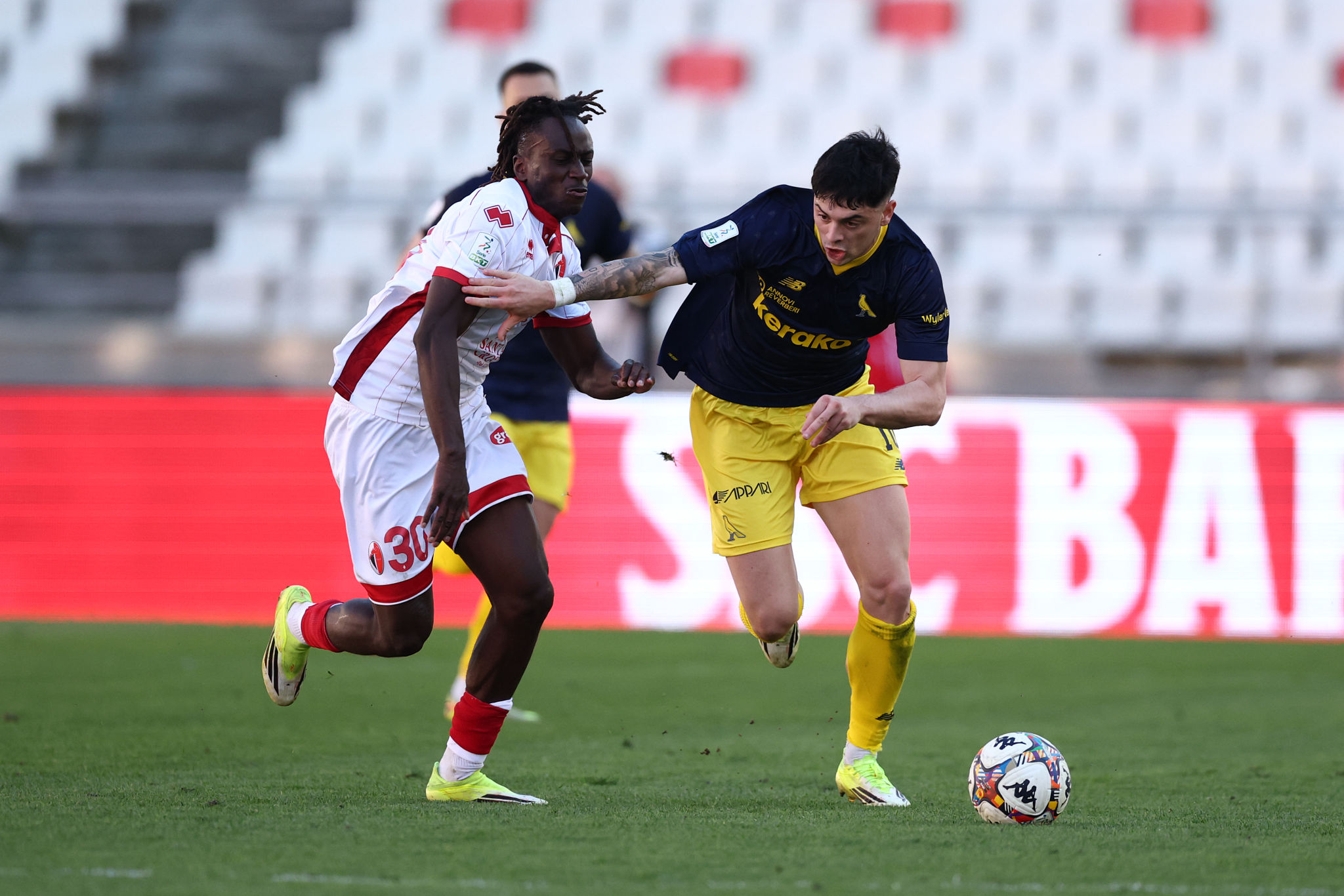 Bari, il rendimento al San Nicola: tra cadute e vittorie per la salvezza