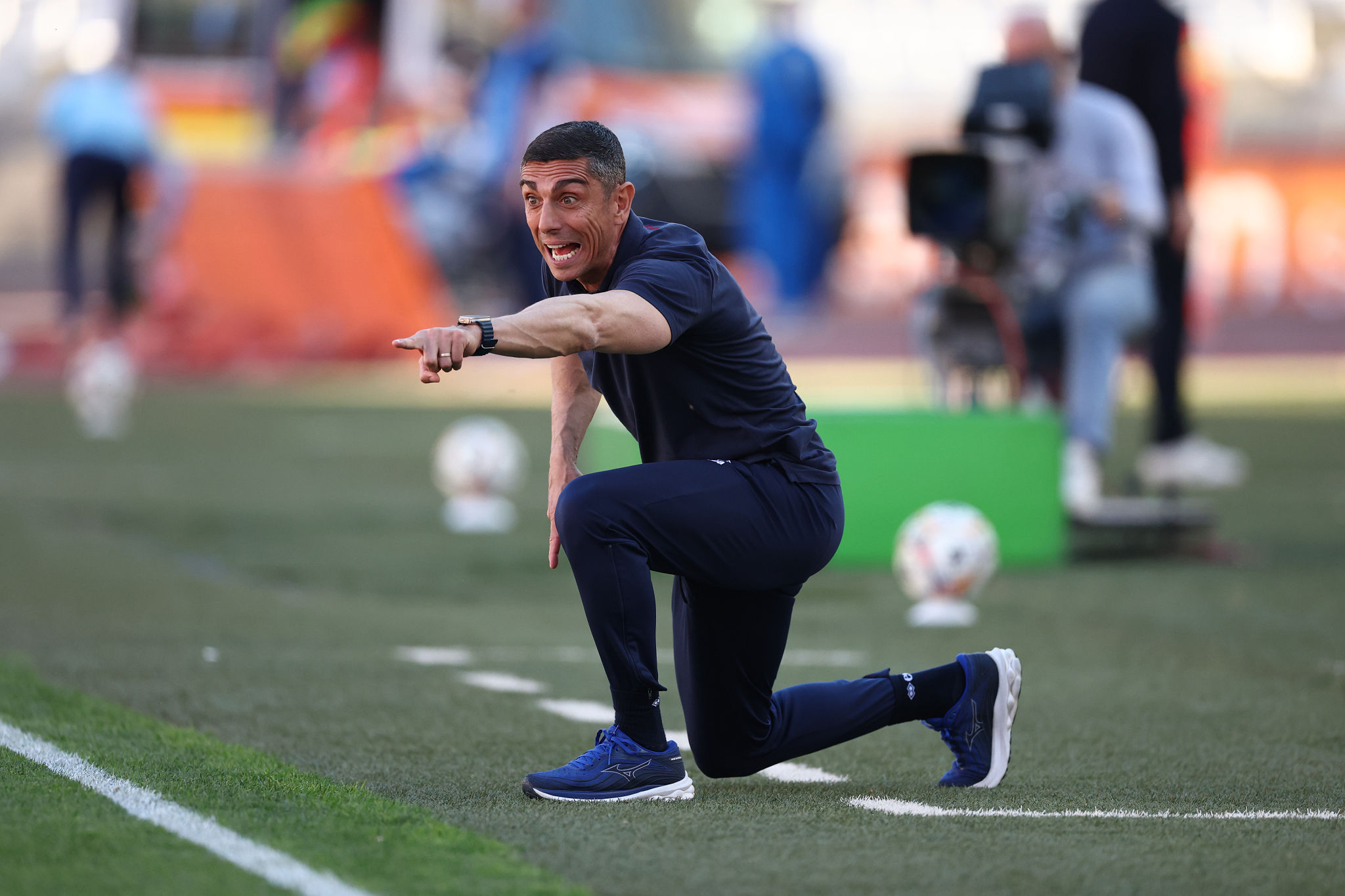 Longo modella il Bari: circolazione palla e prove tattiche a tutto campo